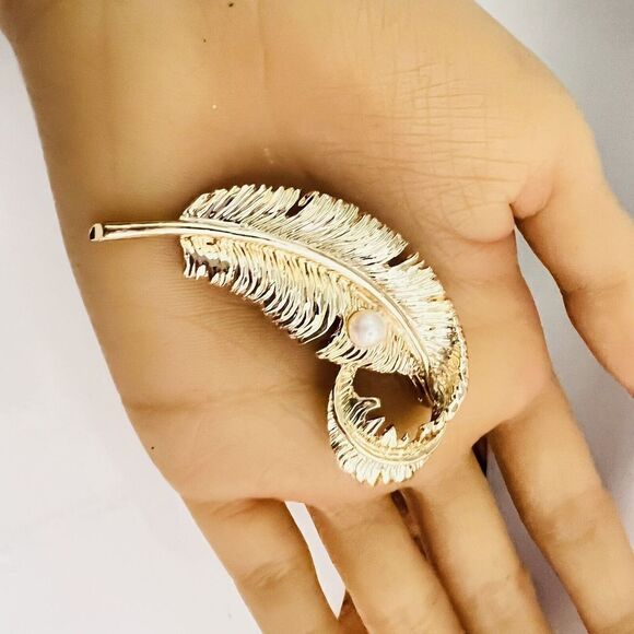 Vintage Gerry's Brooch Gold Tone Feather with Faux Pearl Signed 4152 - Picture 3 of 8